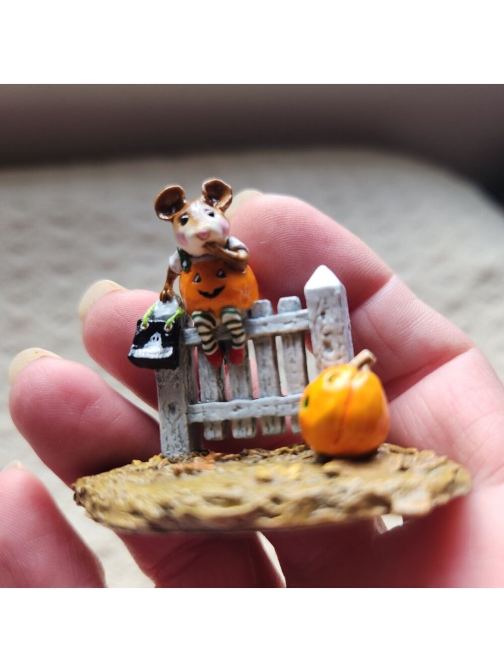 Wee Forest Folk M-232 Retired Pickity Pumpkin Halloween Mouse On Fence Figurine